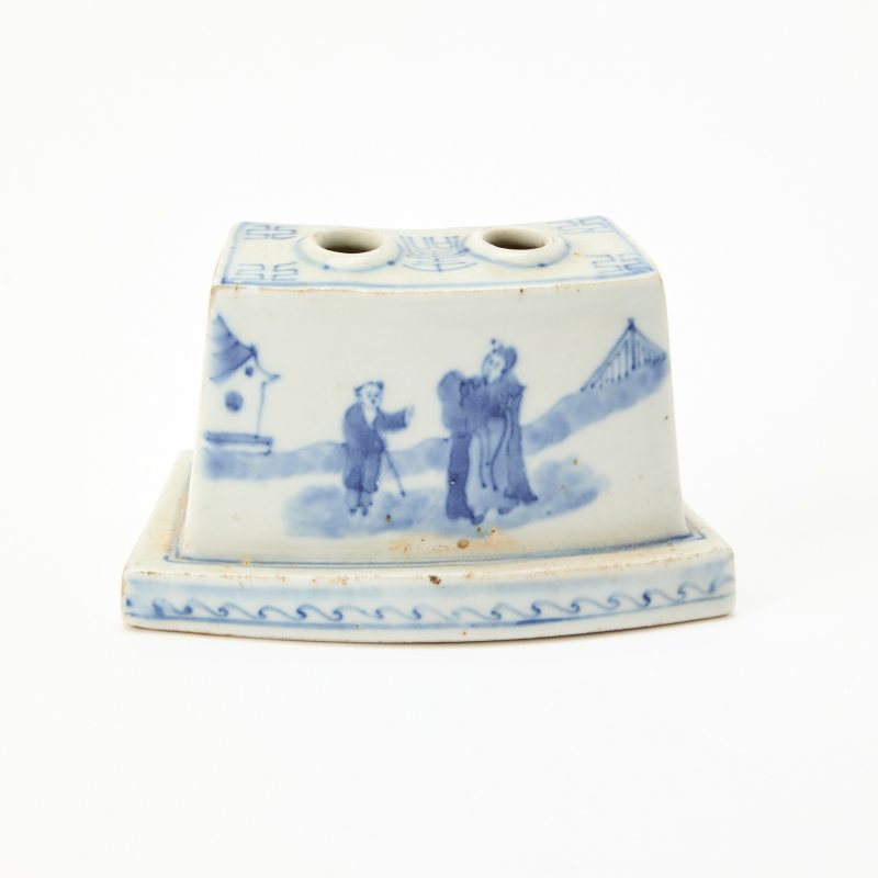 A Chinese Blue and White Porcelain Inkwell - 图4
