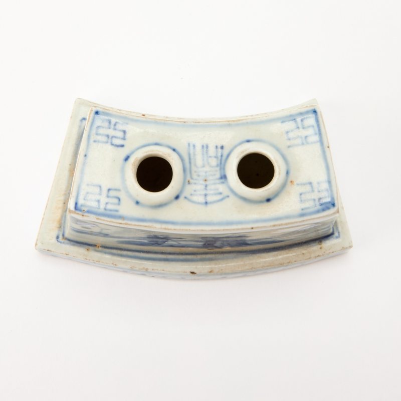 A Chinese Blue and White Porcelain Inkwell - 图5