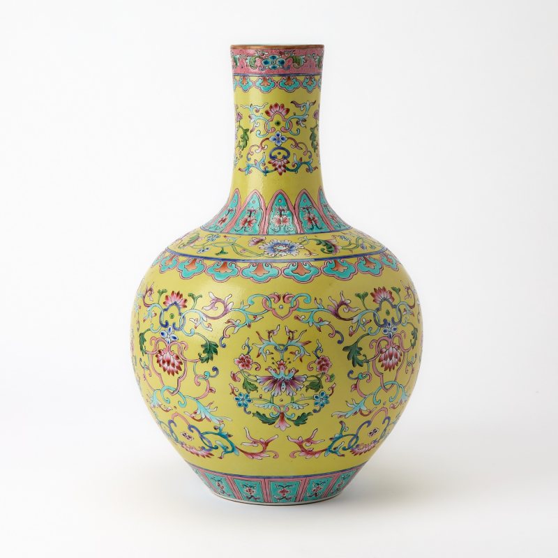 A Chinese Enameled Porcelain Vase