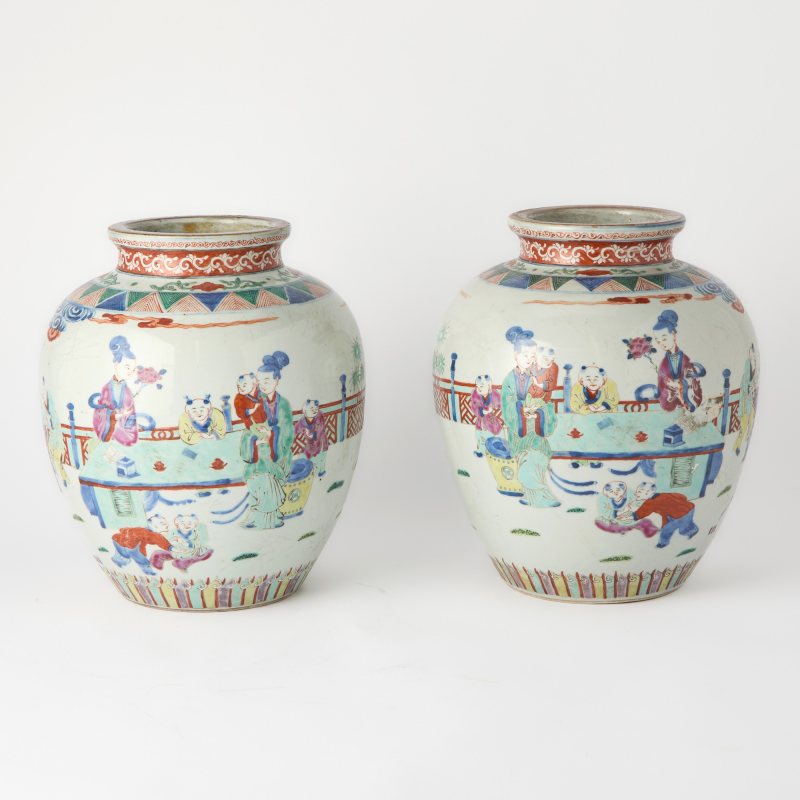 A Pair of Chinese Wucai Porcelain Jars - 图2