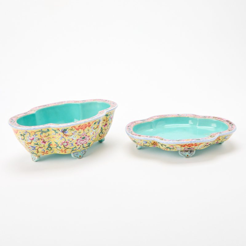 A Chinese Famille Rose Porcelain Jardinière and Stand - 图5