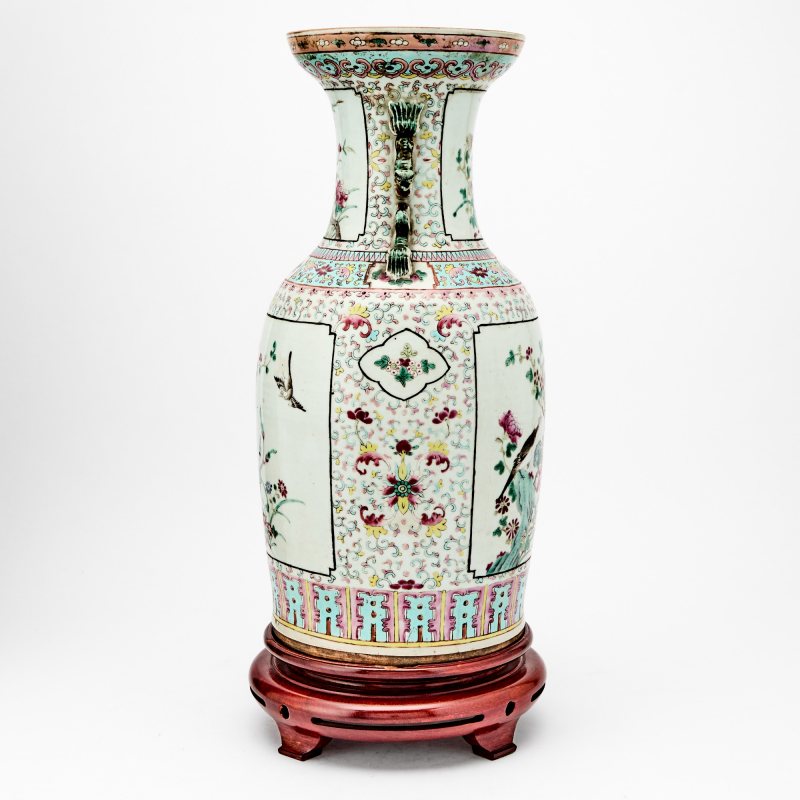 A Chinese Enameled Porcelain Vase - 图3