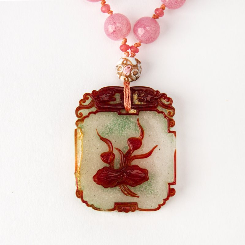 A Chinese Red and Green Overlay Glass Pendant - 图2
