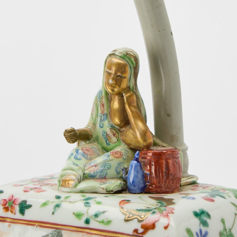 A Pair of Chinese Famille Rose Porcelain Vases - 图5