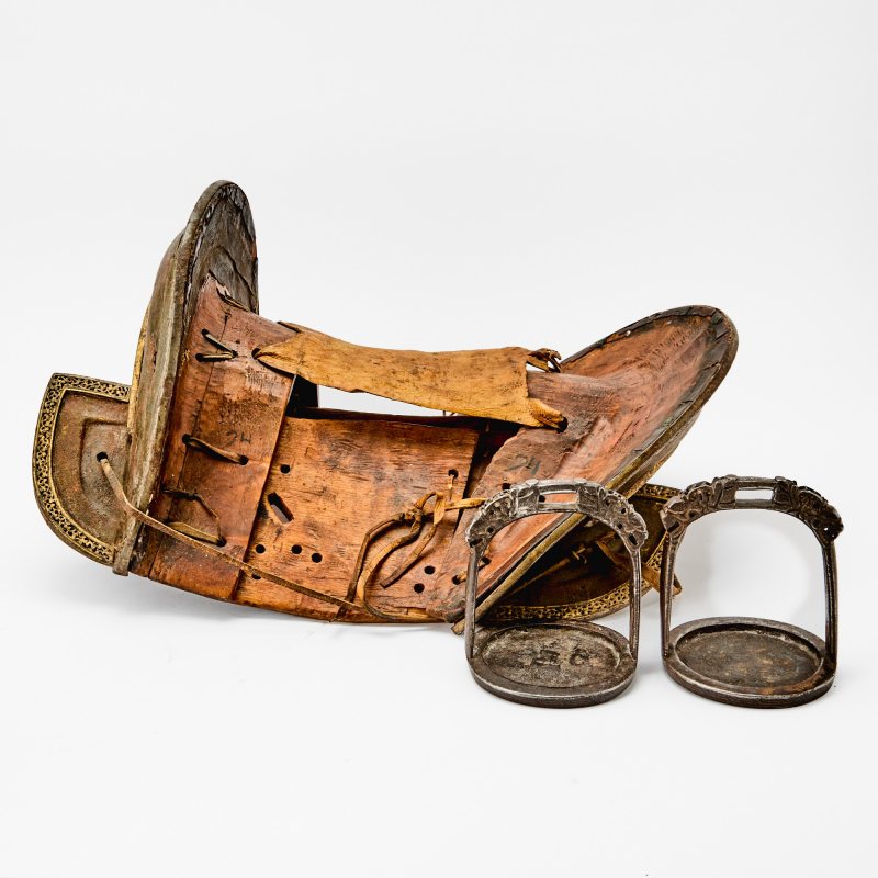 A Tibetan Gilded Iron and Lacquered Wood Saddle - 图1