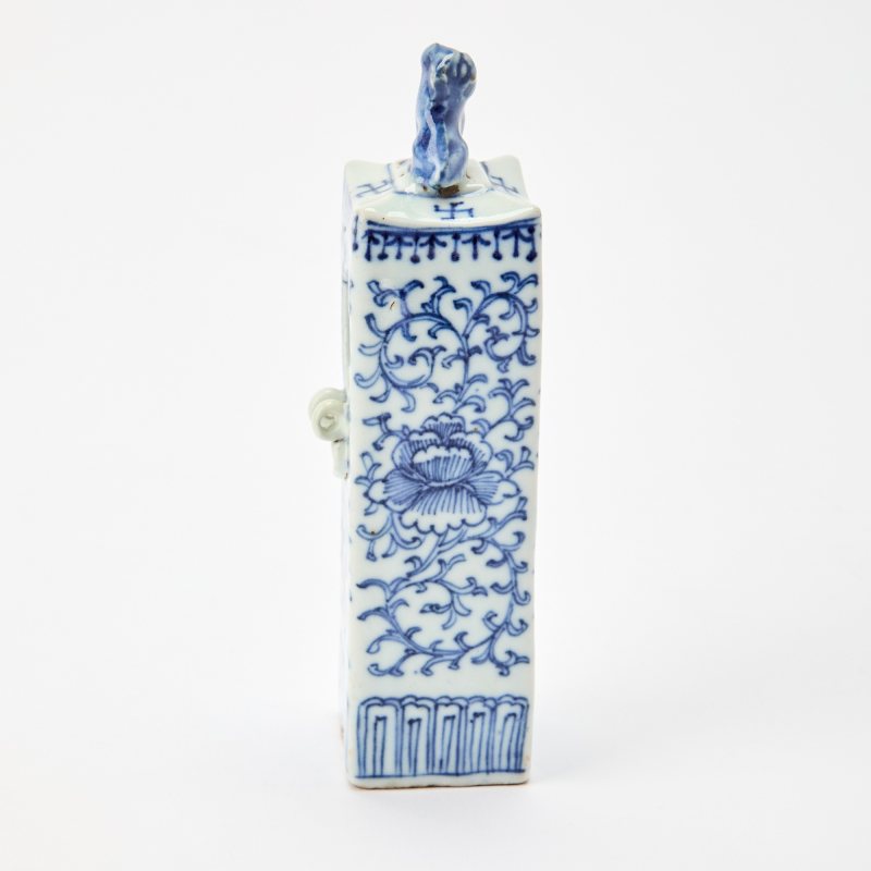 Three Chinese Blue and White Porcelain Bird Feeders - 图10