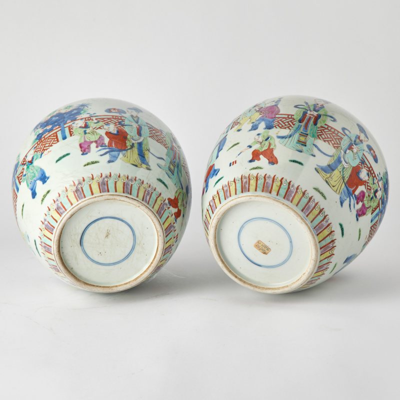 A Pair of Chinese Wucai Porcelain Jars - 图7