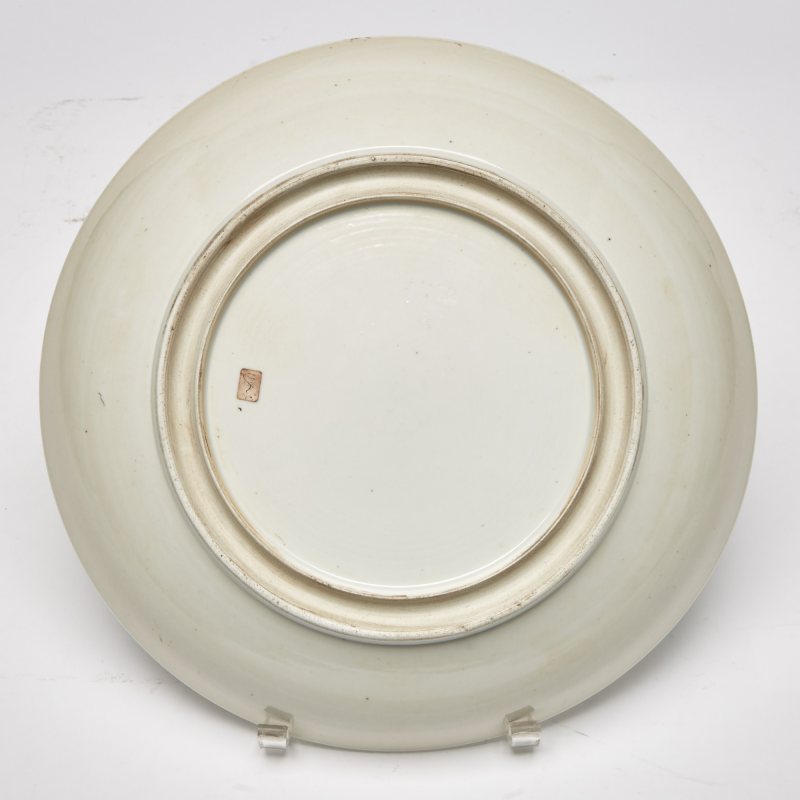 A Chinese Famille Verte Porcelain Figural Dish - 图3