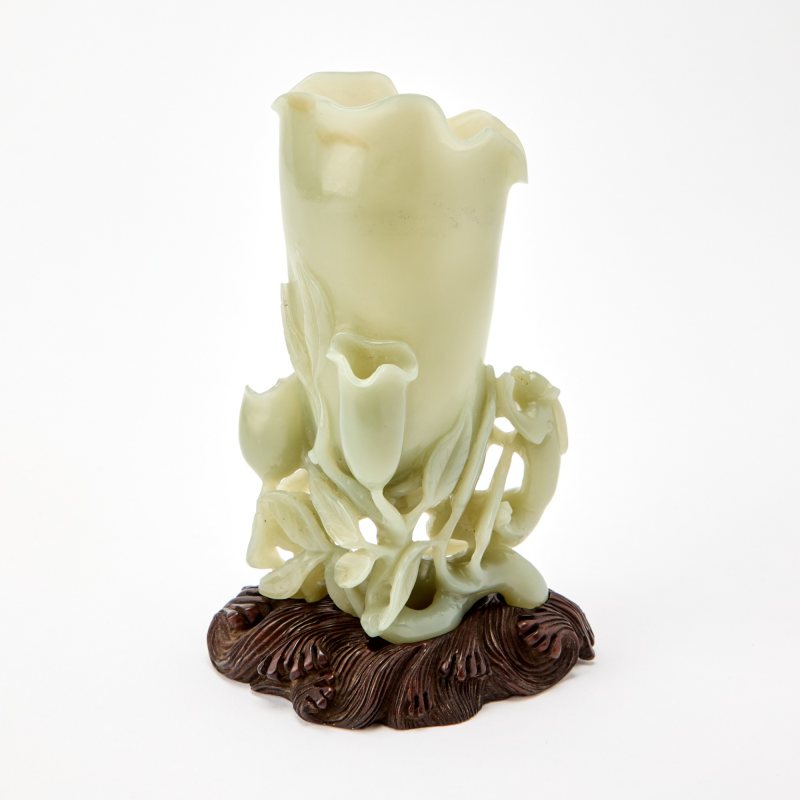 A Chinese Carved Jade Flower Vase - 图2