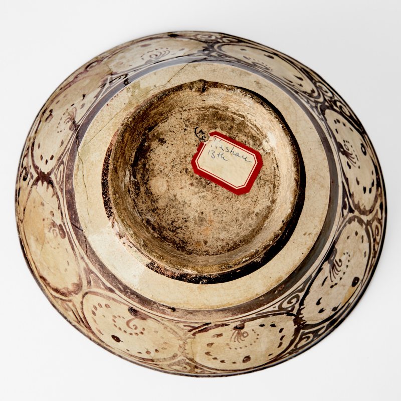 A Persian Painted Pottery Bowl - 图5