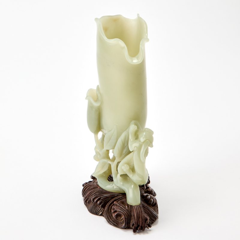 A Chinese Carved Jade Flower Vase - 图3