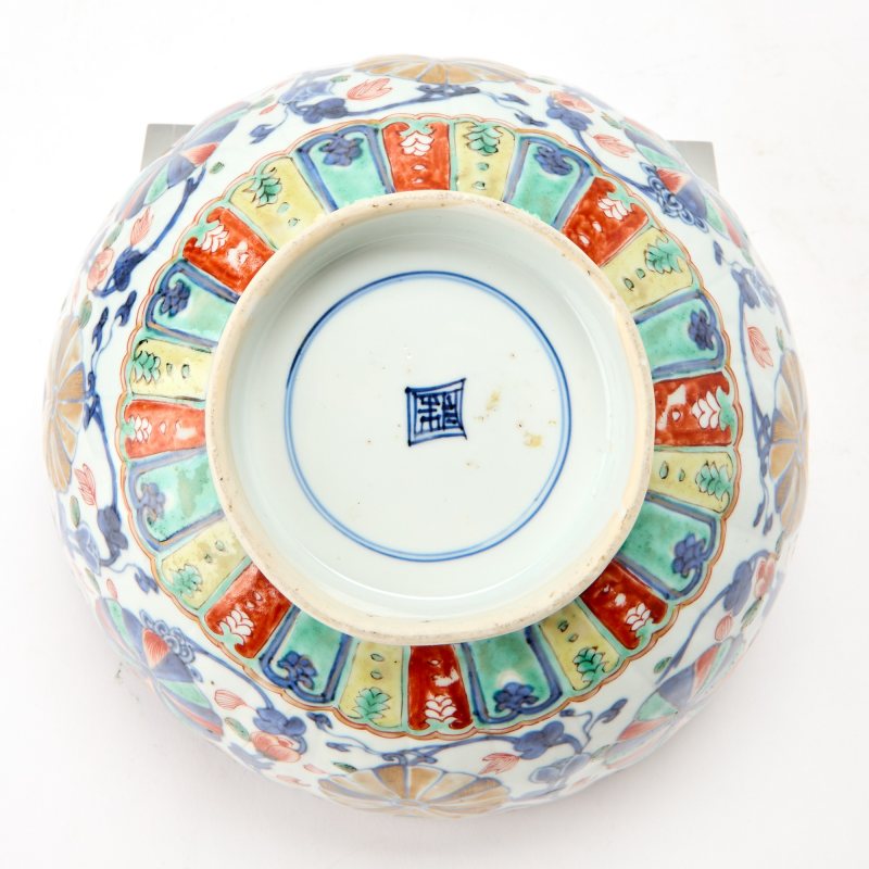 A Chinese Export Imari-Style Porcelain Bowl - 图5