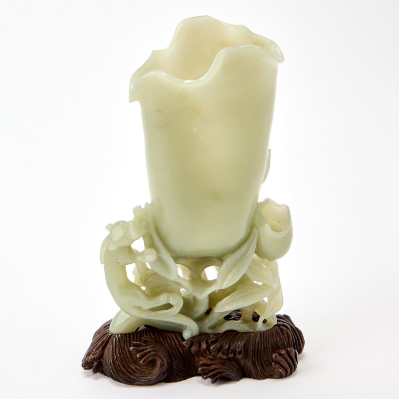 A Chinese Carved Jade Flower Vase - 图4