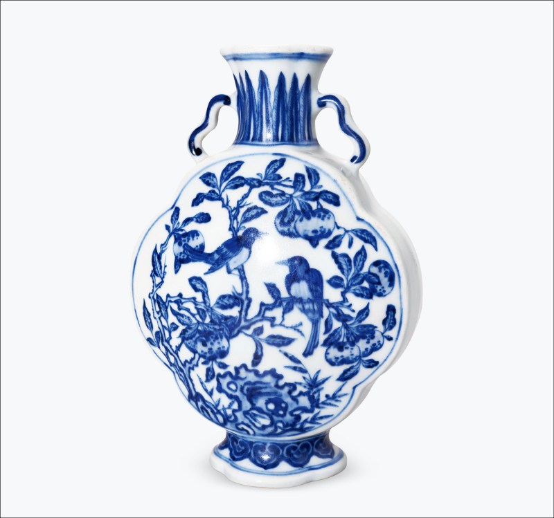 清乾隆 青花花鸟纹小抱月瓶 - 图1
