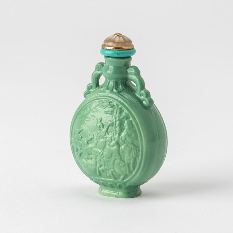 A Group of Five Chinese Snuff Bottles and Miniature Vessels - 图3