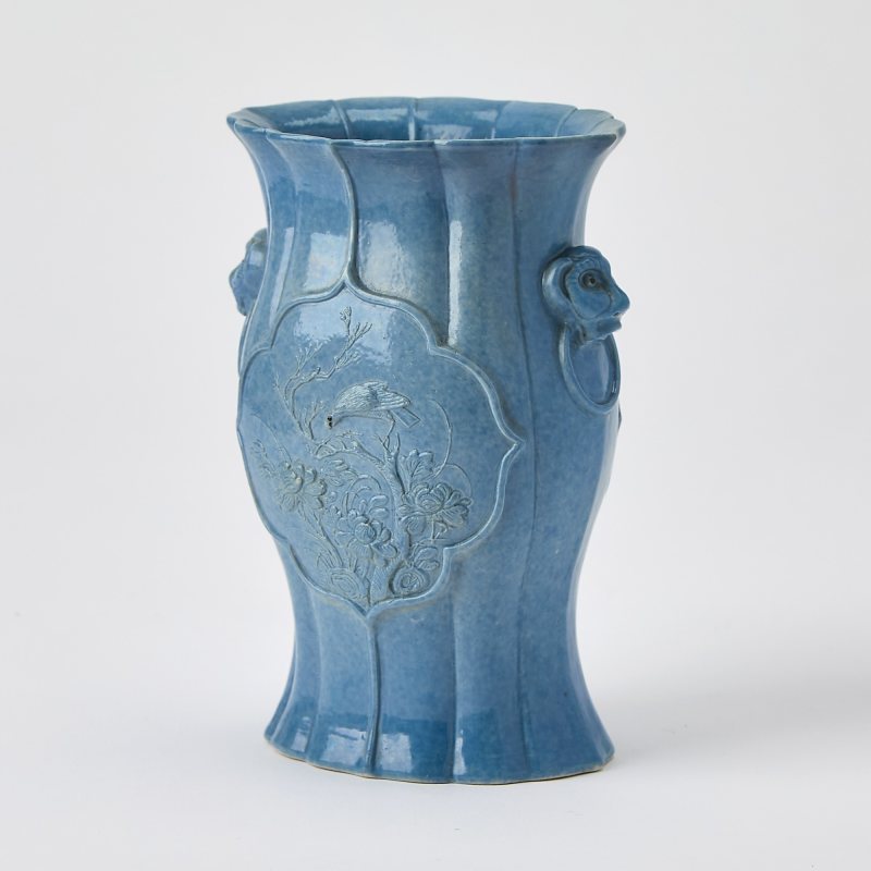A Chinese Blue Glazed Porcelain Vase - 图2