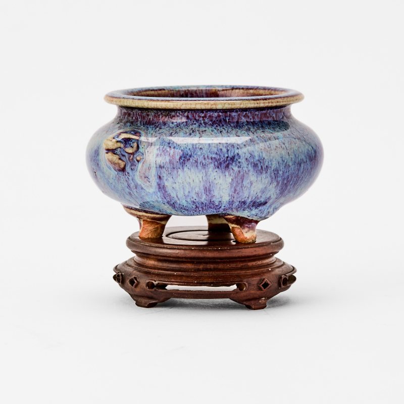 A Chinese Flambe-Glazed Tripod Censer - 图2