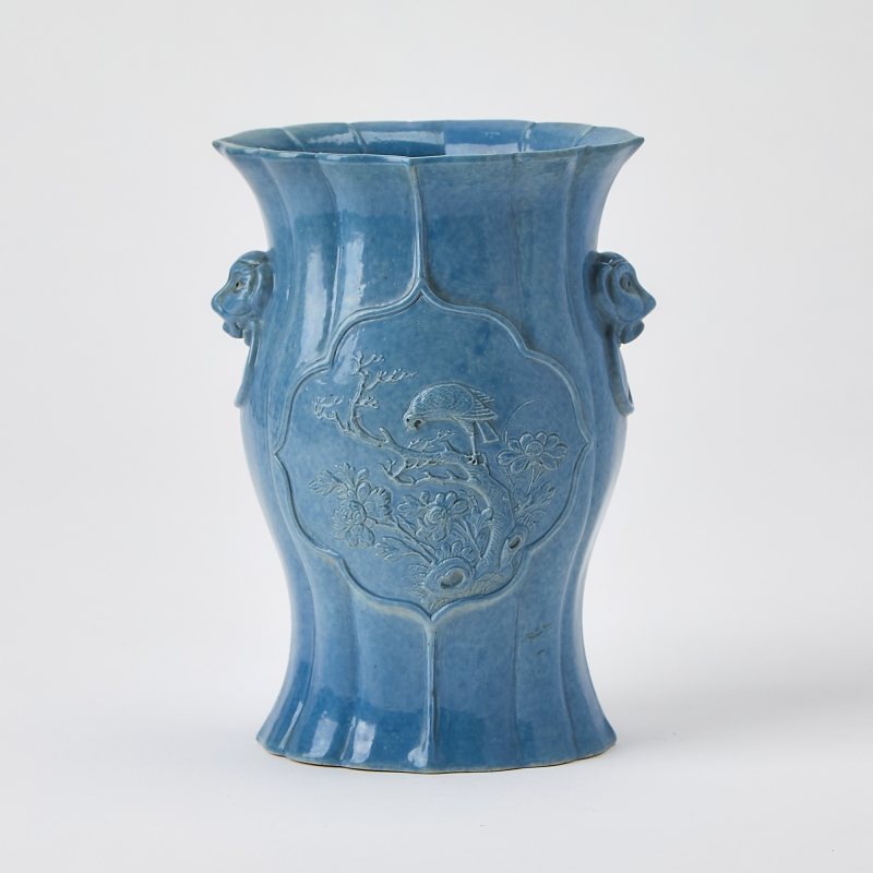 A Chinese Blue Glazed Porcelain Vase - 图3
