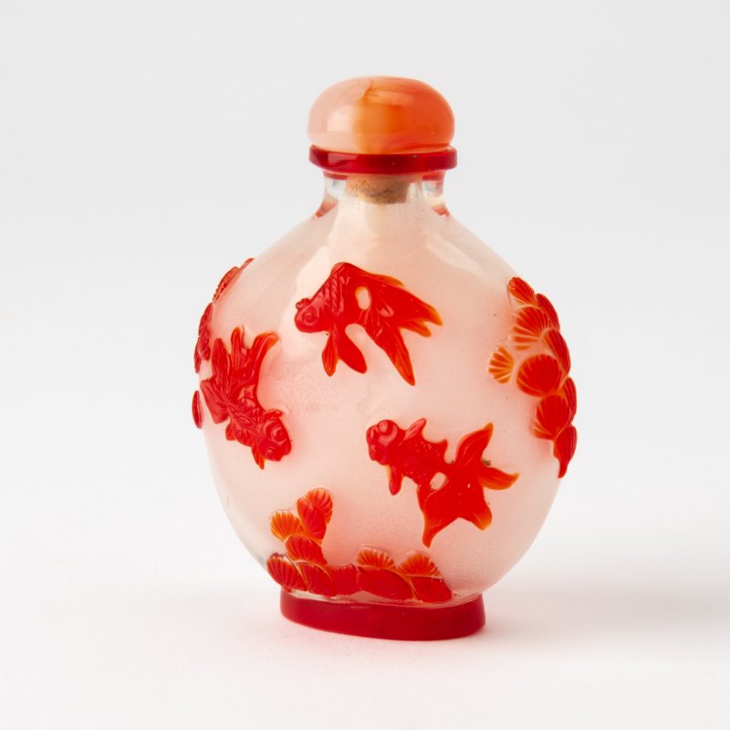 A Group of Five Chinese Snuff Bottles and Miniature Vases - 图2