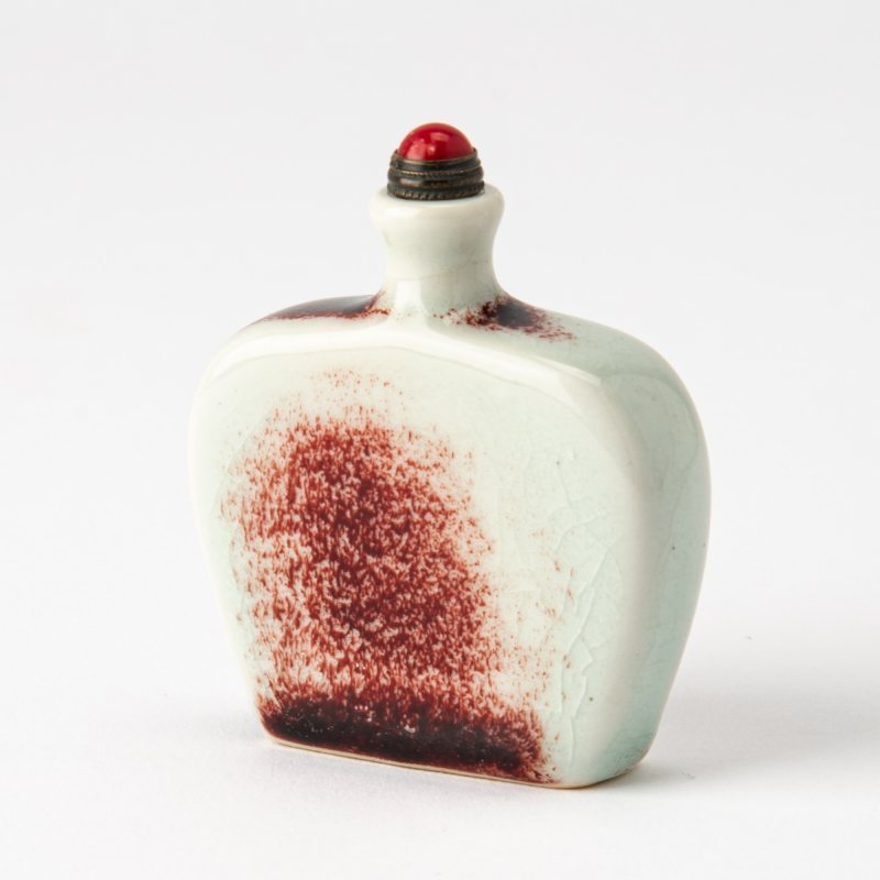A Group of Five Chinese Snuff Bottles and Miniature Vases - 图3