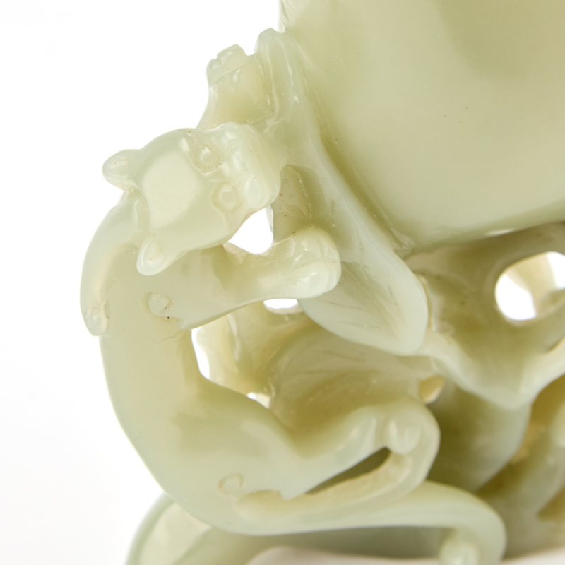 A Chinese Carved Jade Flower Vase - 图8