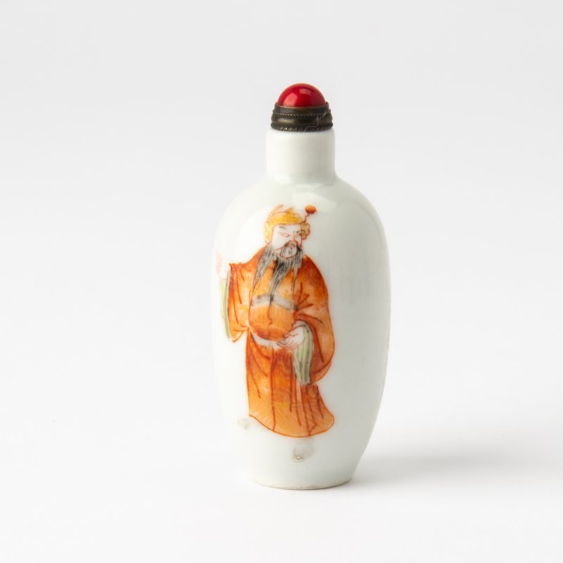 A Group of Five Chinese Snuff Bottles and Miniature Vases - 图4