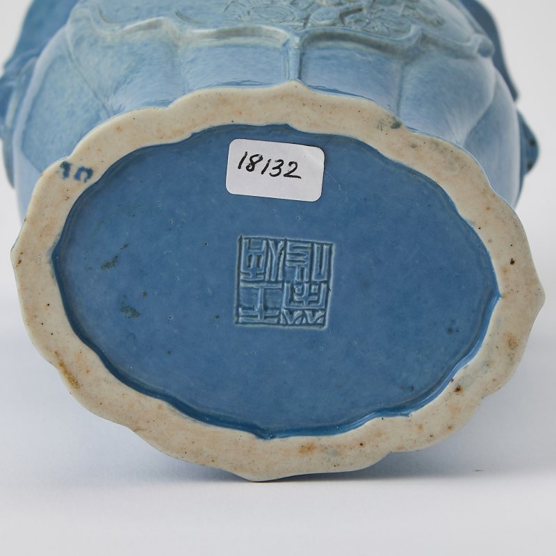 A Chinese Blue Glazed Porcelain Vase - 图5