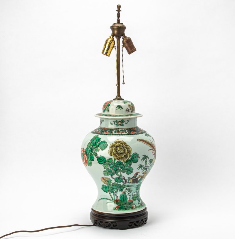 A Chinese Famille Verte Porcelain Covered Vase - 图5
