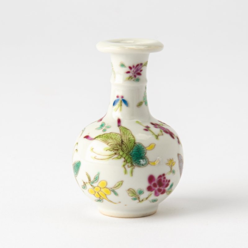 A Group of Five Chinese Snuff Bottles and Miniature Vases - 图6