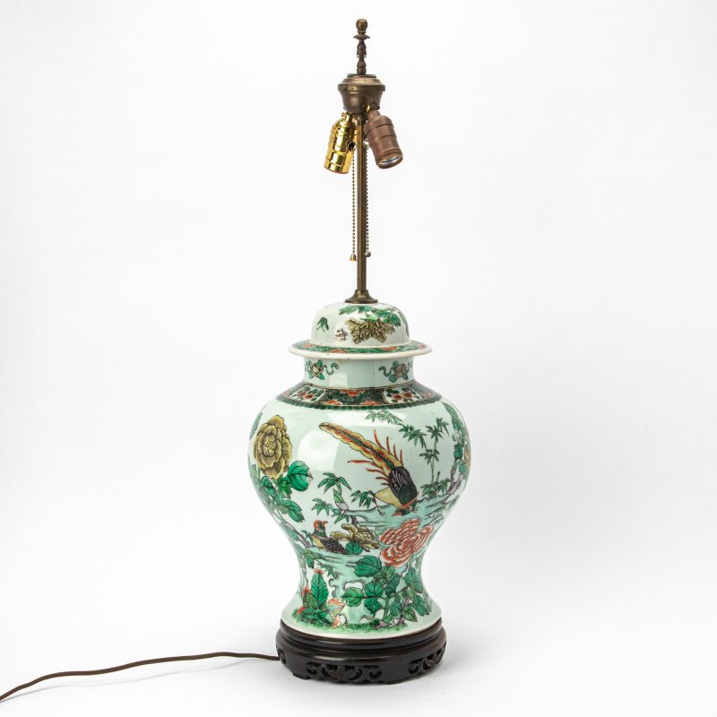 A Chinese Famille Verte Porcelain Covered Vase - 图4