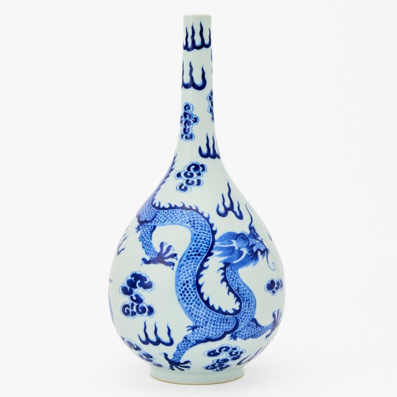 A Chinese Blue and White 'Dragon and Phoenix' Bottle Vase - 图2