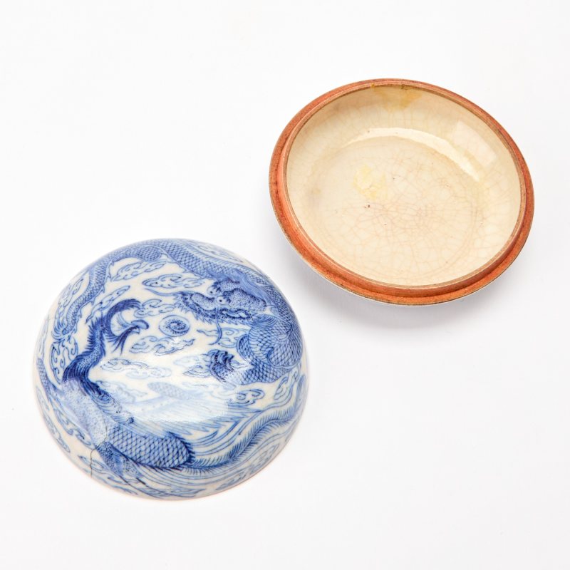 A Chinese Blue and White Porcelain Covered Paste Box - 图3