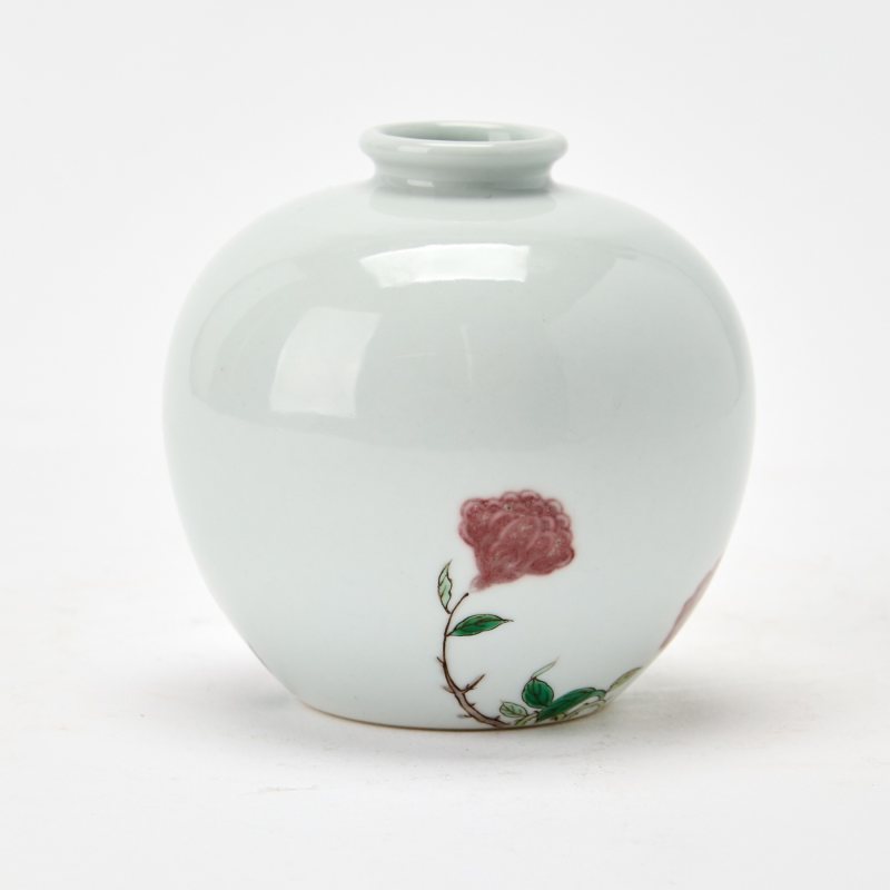 A Chinese Copper Red and Famille Rose Porcelain Waterpot - 图2