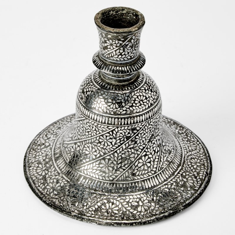Two Indian Silver-Inlaid Alloy Bidri Ware Carpet Weights and a Huqqa Base - 图4