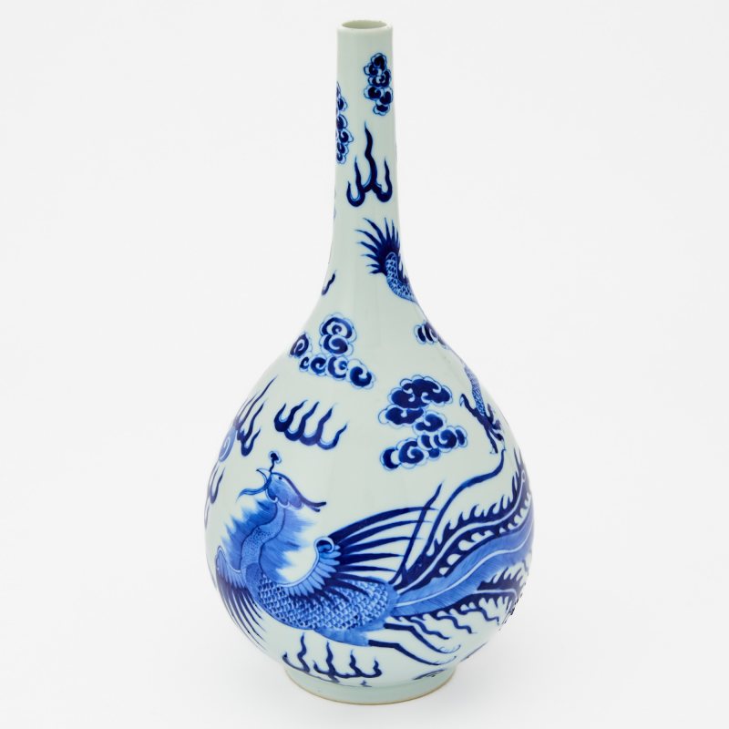A Chinese Blue and White 'Dragon and Phoenix' Bottle Vase - 图3