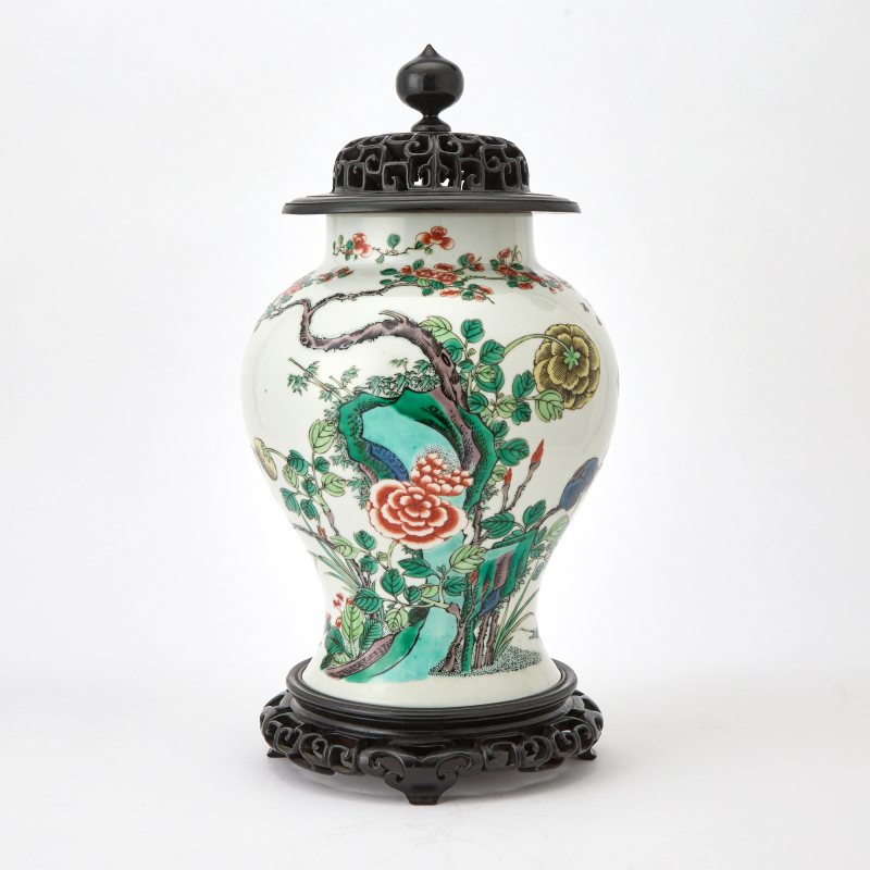 A Chinese Famille Verte Porcelain Baluster Jar