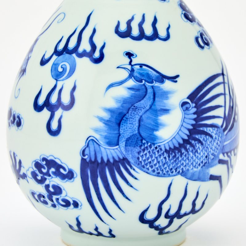 A Chinese Blue and White 'Dragon and Phoenix' Bottle Vase - 图4