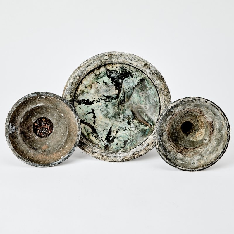 Two Indian Silver-Inlaid Alloy Bidri Ware Carpet Weights and a Huqqa Base - 图5