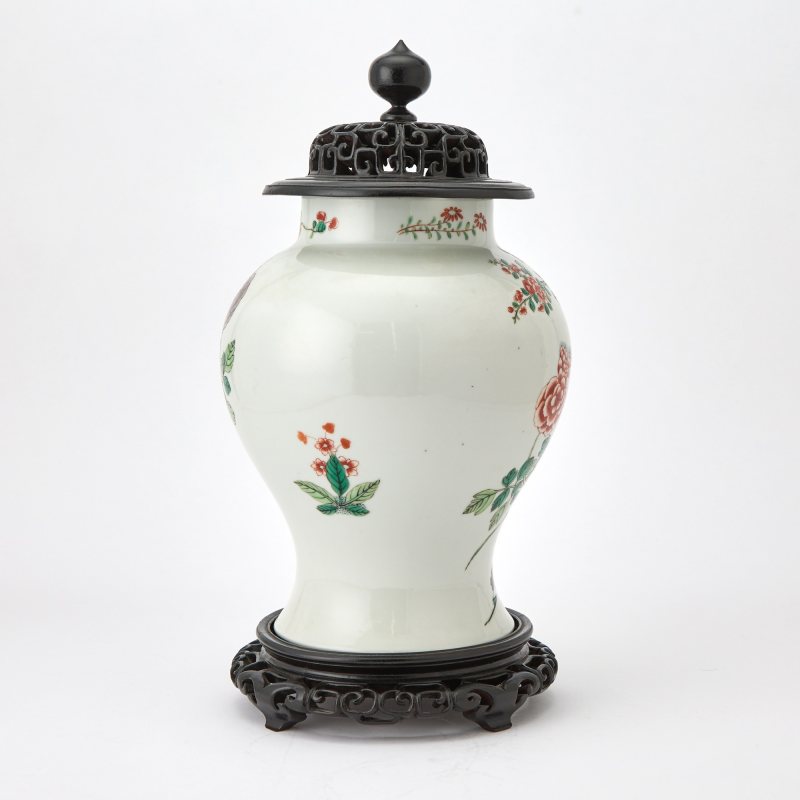 A Chinese Famille Verte Porcelain Baluster Jar - 图2