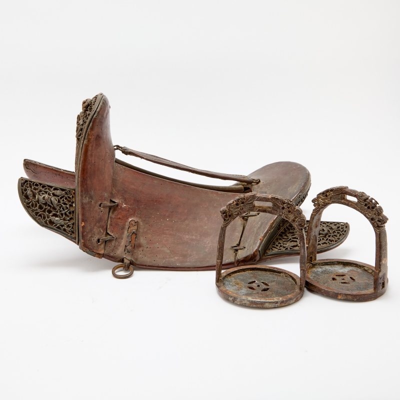 A Tibetan Leather-Clad Wood and Iron Saddle - 图1