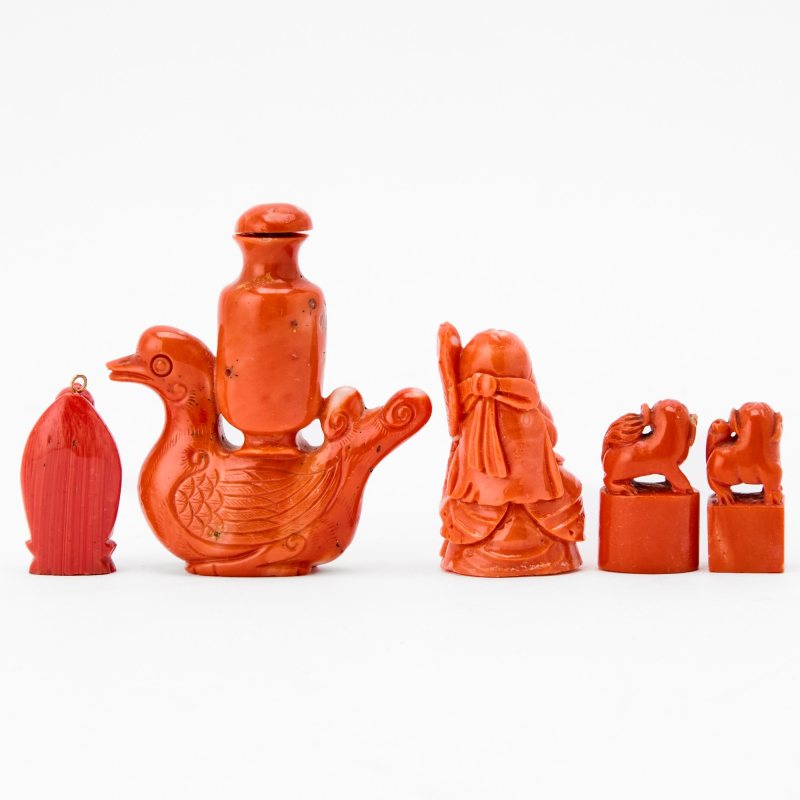 A Group of Five Chinese Coral Miniature Carvings - 图2