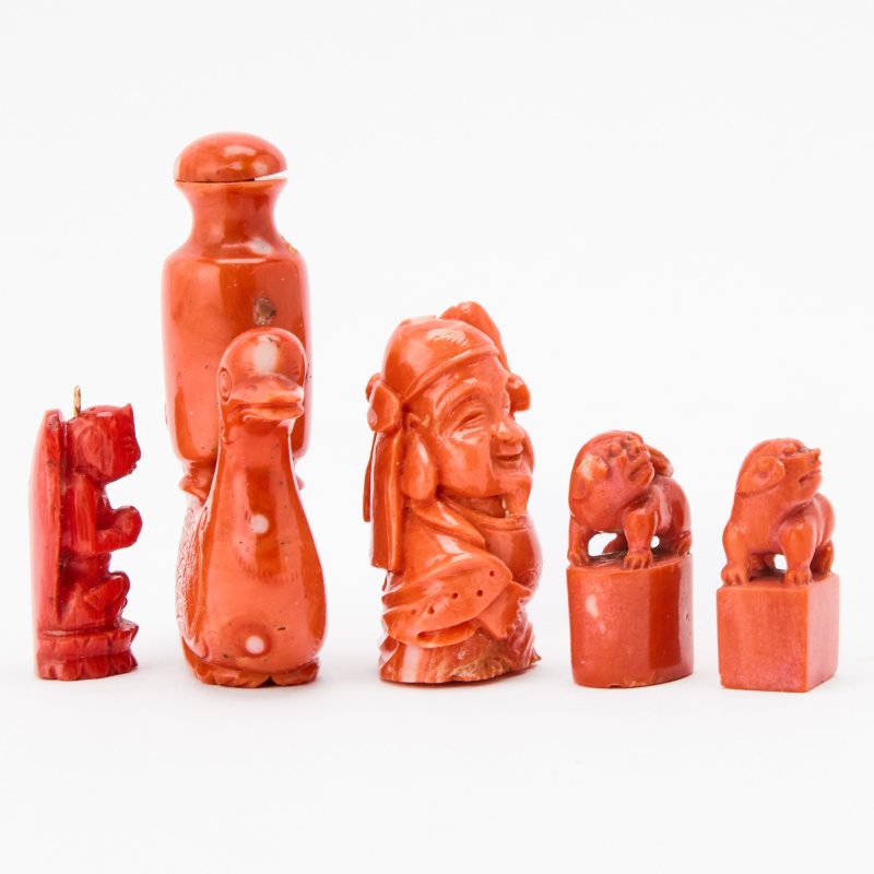 A Group of Five Chinese Coral Miniature Carvings - 图3