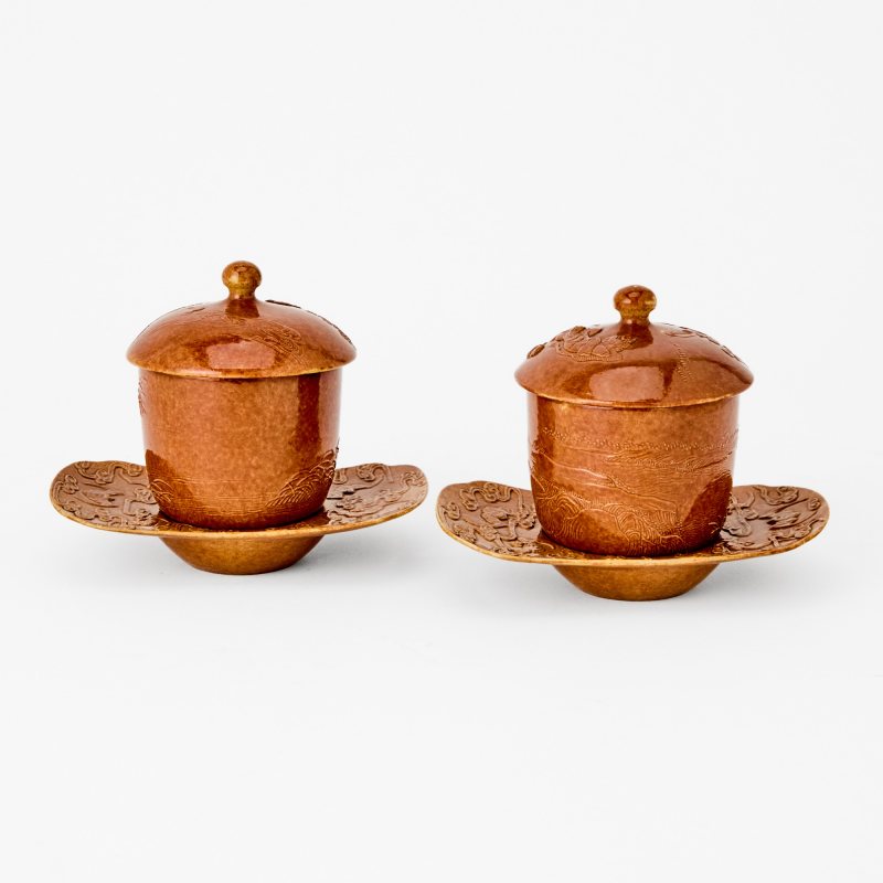 A Pair of Chinese Brown Glazed Porcelain Teacups and Stands - 图2