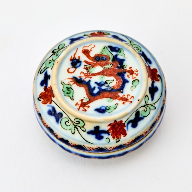 A Small Chinese Wucai 'Dragon' Seal Paste Box and Cover