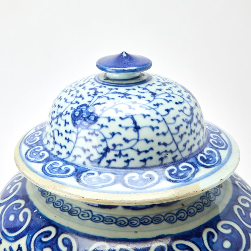 Two Chinese Blue and White Porcelain Baluster Jars - 图4