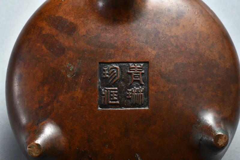 清乾隆 青琳珍藏款冲天耳炉 - 图3