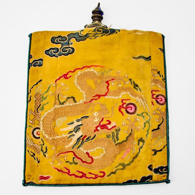 A Tibetan Ritual Water Flask with Chinese Brocade Silk Cover - 图2