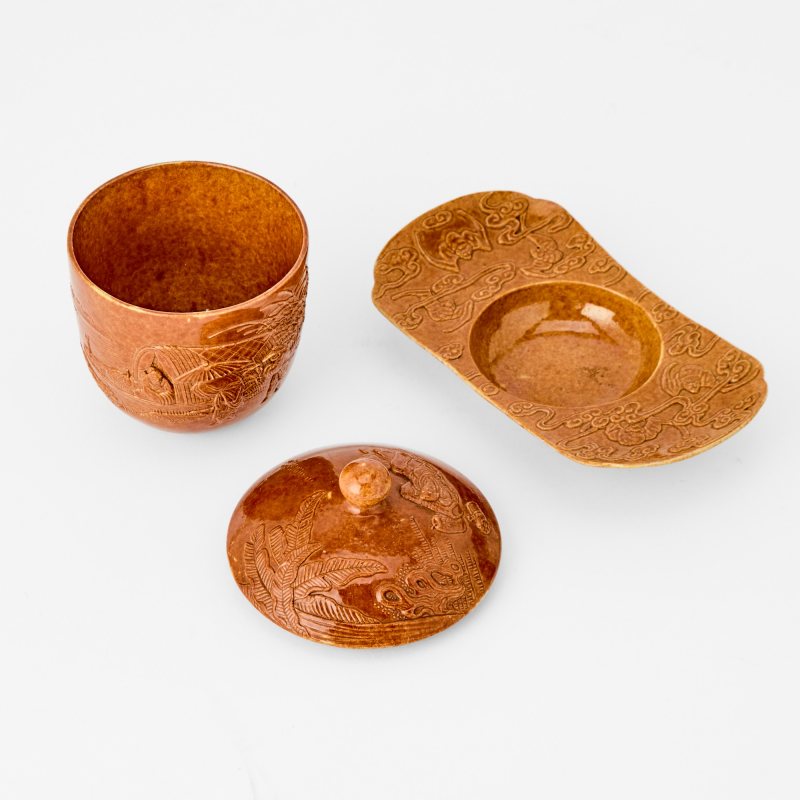 A Pair of Chinese Brown Glazed Porcelain Teacups and Stands - 图3