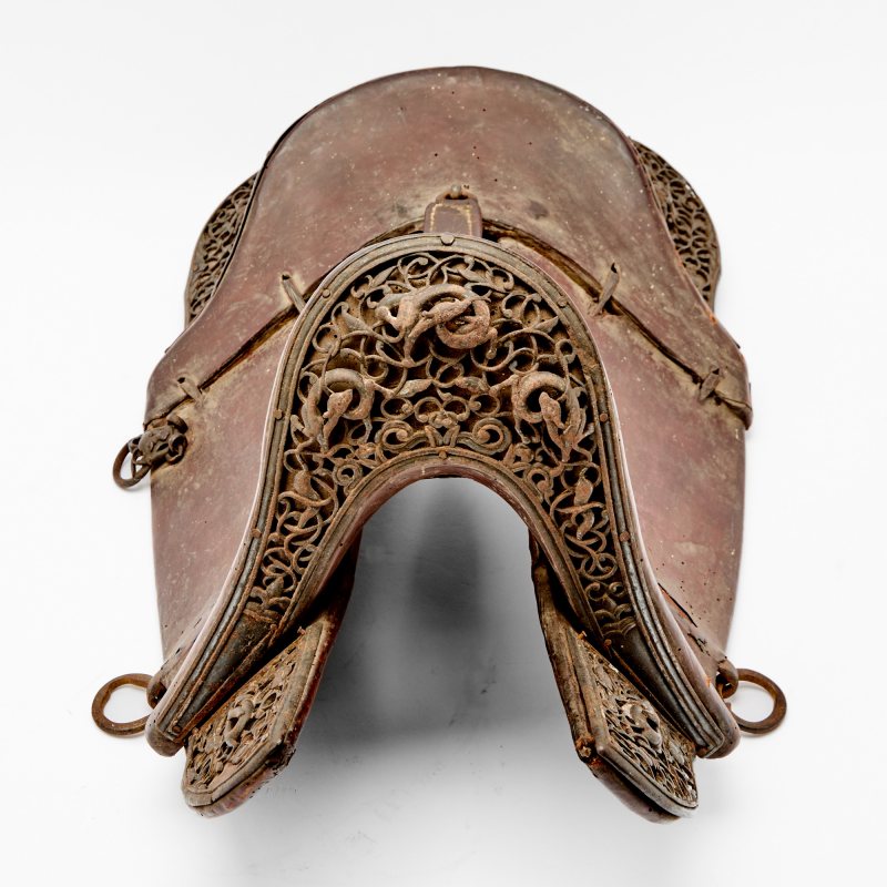 A Tibetan Leather-Clad Wood and Iron Saddle - 图3