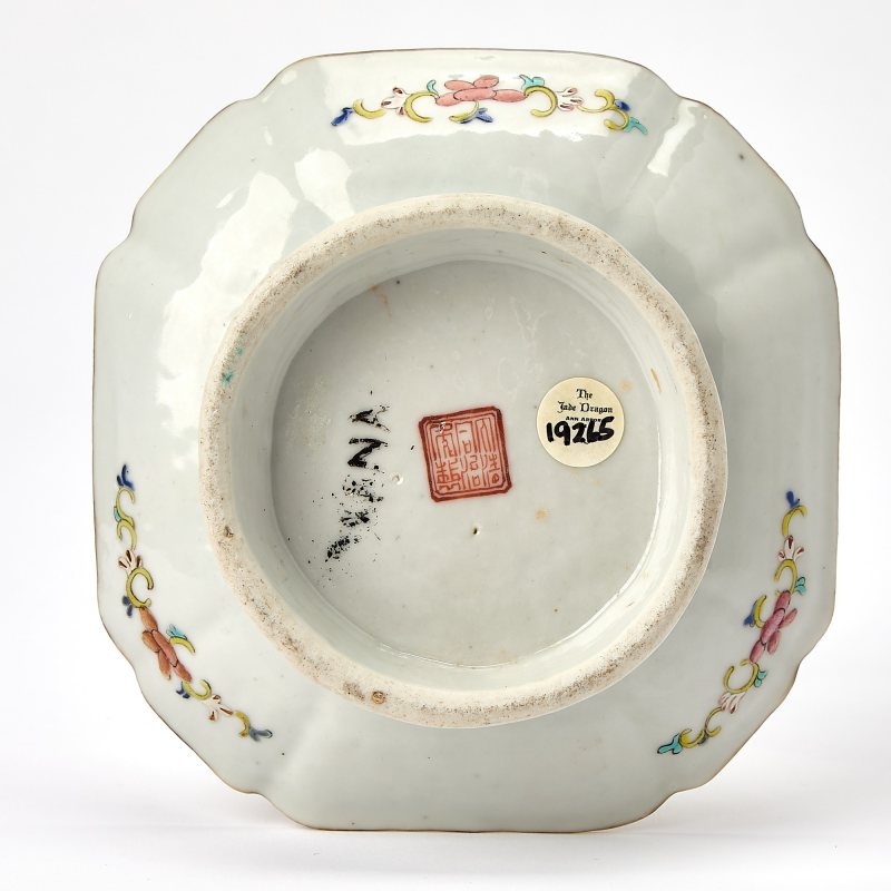 A Chinese Enameled Porcelain Footed Dish - 图5